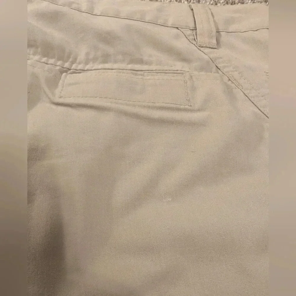 🎈3/$15🎈 Men's size 3 lightweight khaki pants with zippered pockets